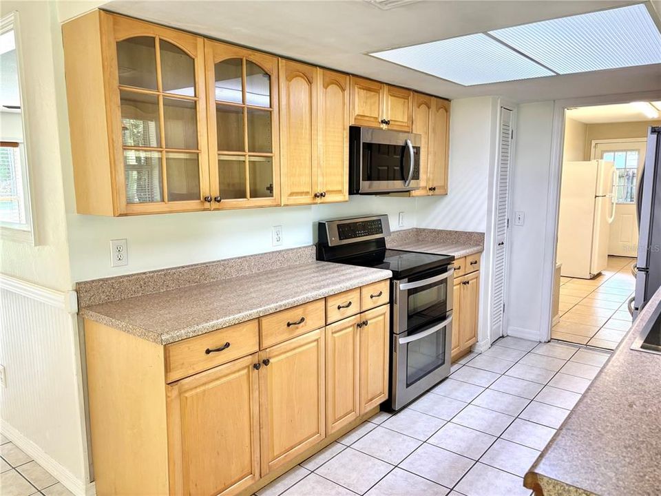 Active With Contract: $295,000 (3 beds, 2 baths, 1465 Square Feet)