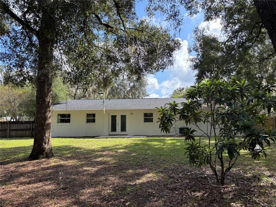 Active With Contract: $295,000 (3 beds, 2 baths, 1465 Square Feet)