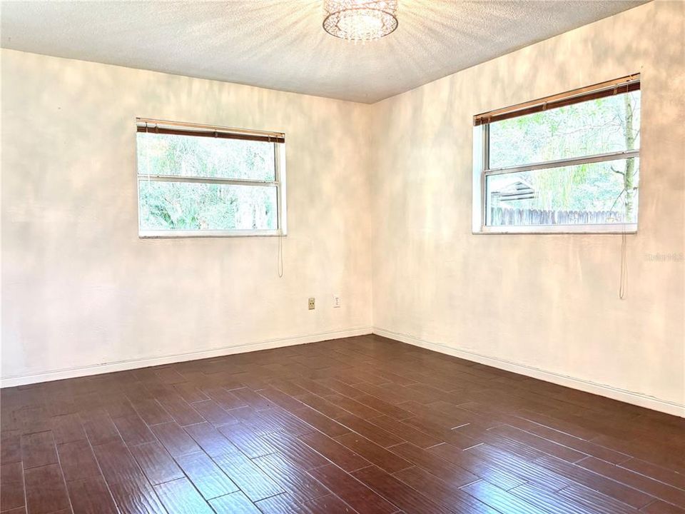 Active With Contract: $295,000 (3 beds, 2 baths, 1465 Square Feet)