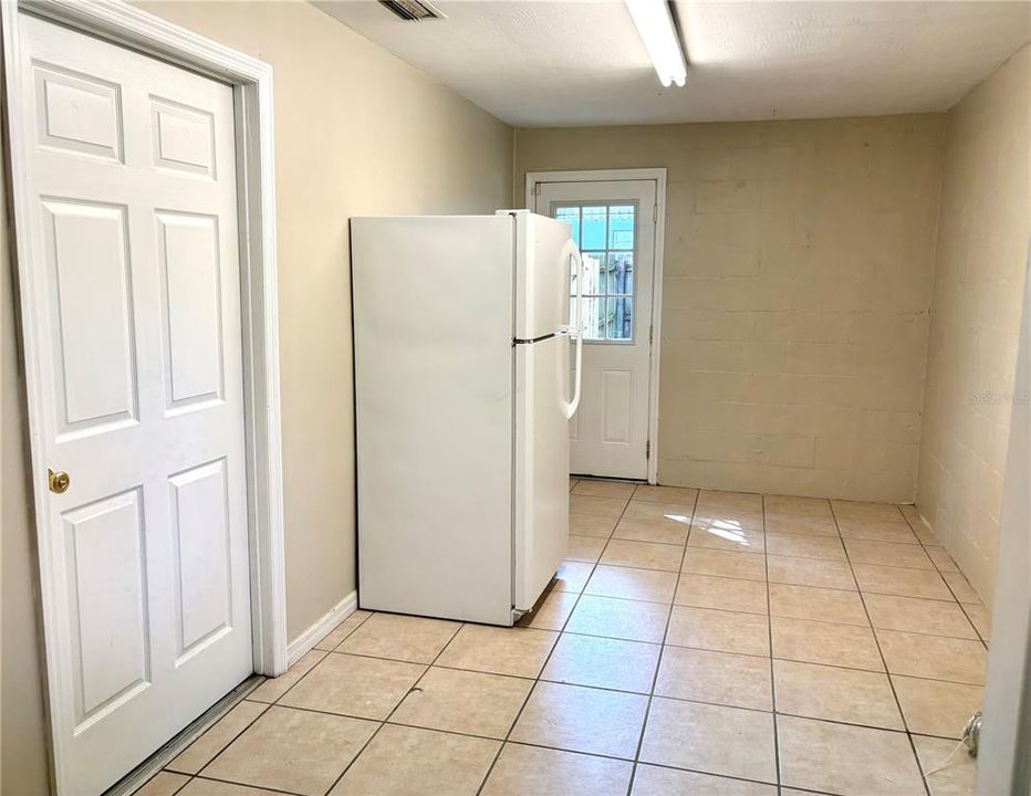 Active With Contract: $295,000 (3 beds, 2 baths, 1465 Square Feet)