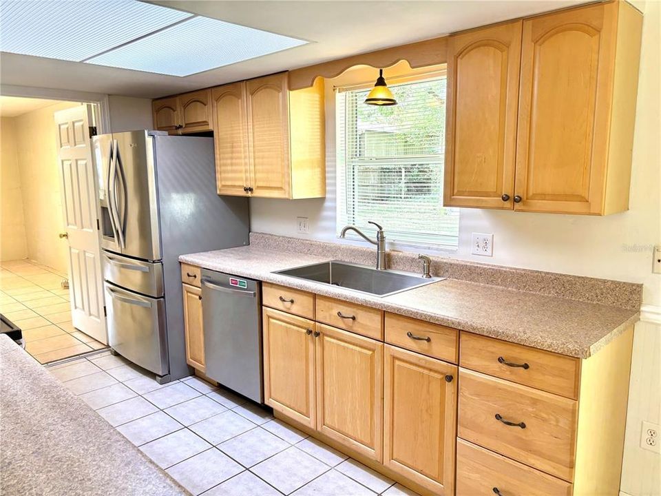 Active With Contract: $295,000 (3 beds, 2 baths, 1465 Square Feet)