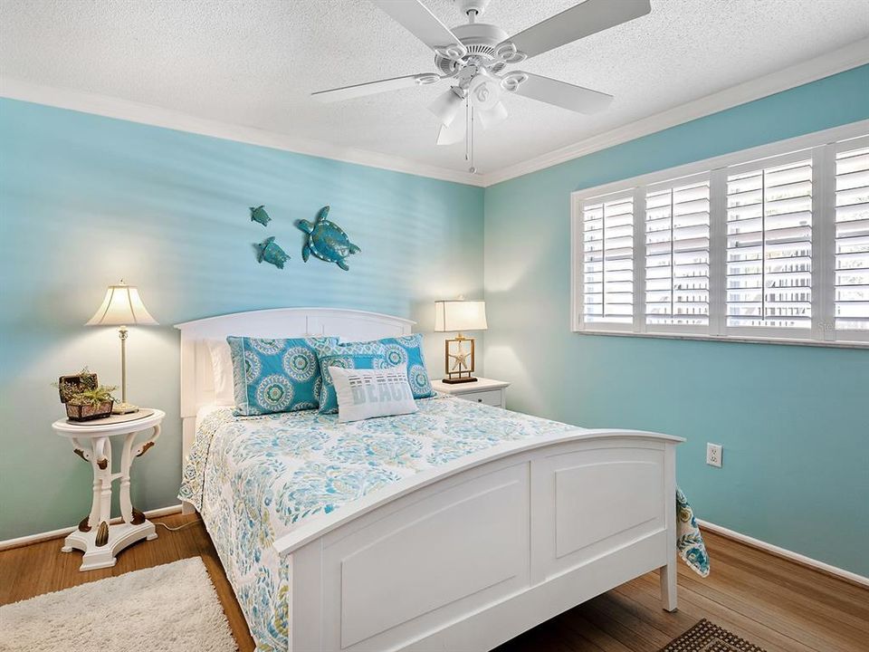 For Sale: $374,900 (2 beds, 2 baths, 1013 Square Feet)