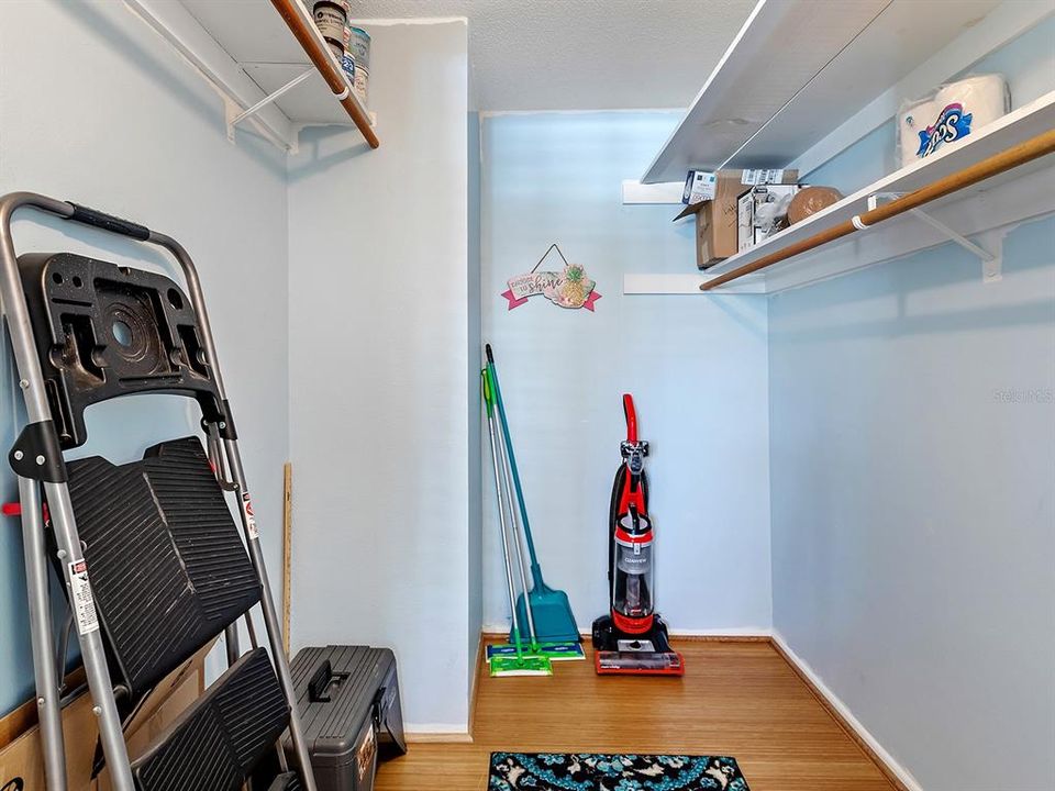 For Sale: $374,900 (2 beds, 2 baths, 1013 Square Feet)