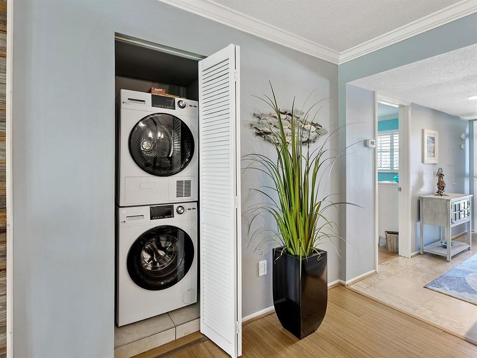 For Sale: $374,900 (2 beds, 2 baths, 1013 Square Feet)