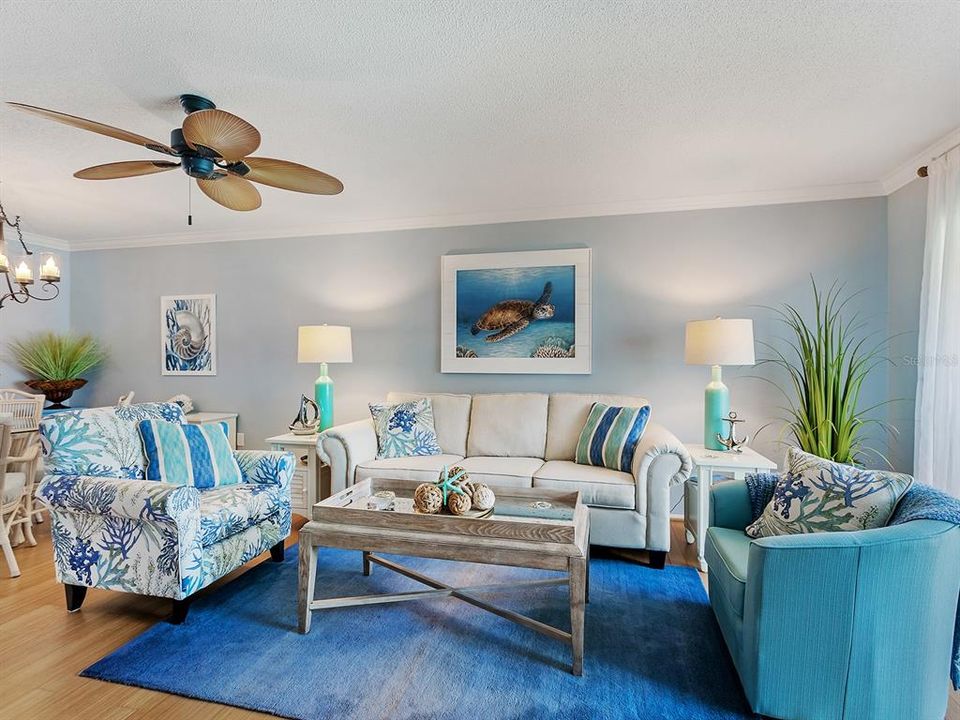 For Sale: $374,900 (2 beds, 2 baths, 1013 Square Feet)