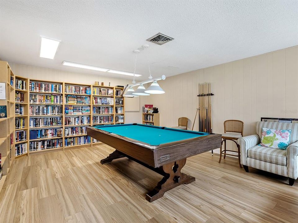 For Sale: $374,900 (2 beds, 2 baths, 1013 Square Feet)