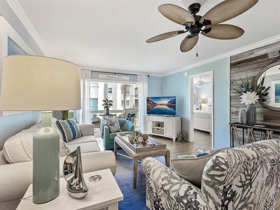 For Sale: $374,900 (2 beds, 2 baths, 1013 Square Feet)