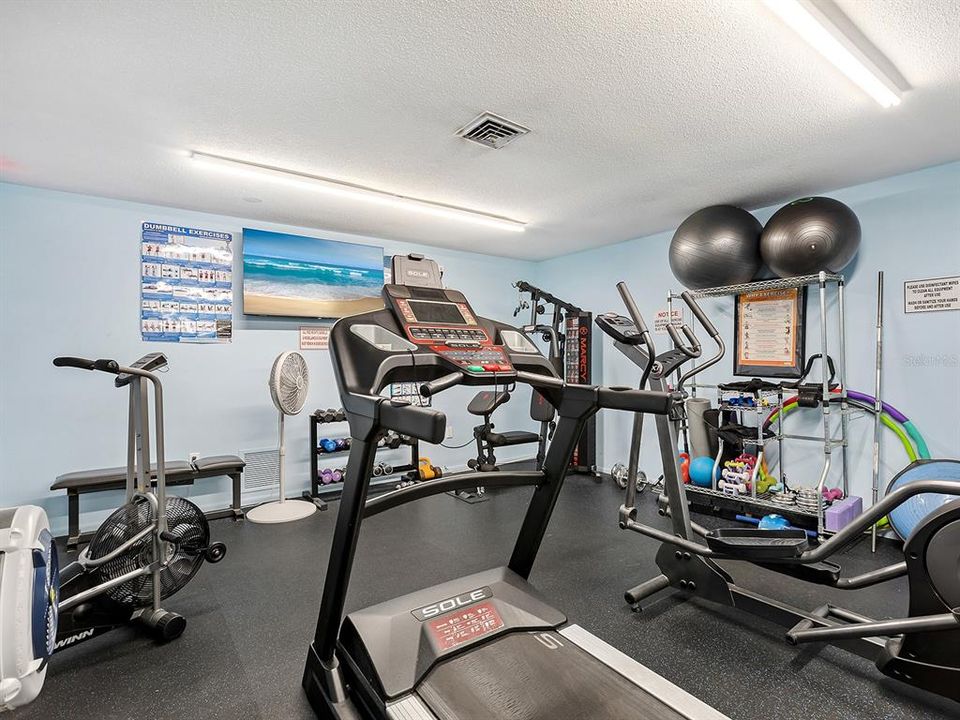 For Sale: $374,900 (2 beds, 2 baths, 1013 Square Feet)