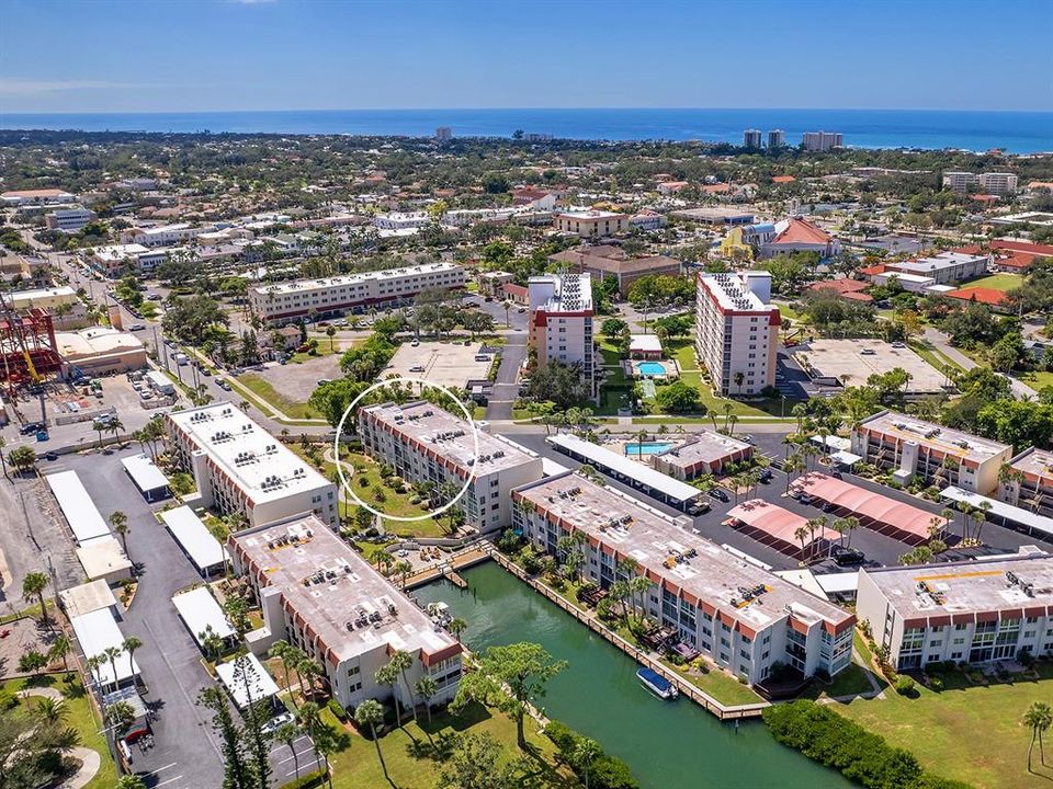 For Sale: $374,900 (2 beds, 2 baths, 1013 Square Feet)