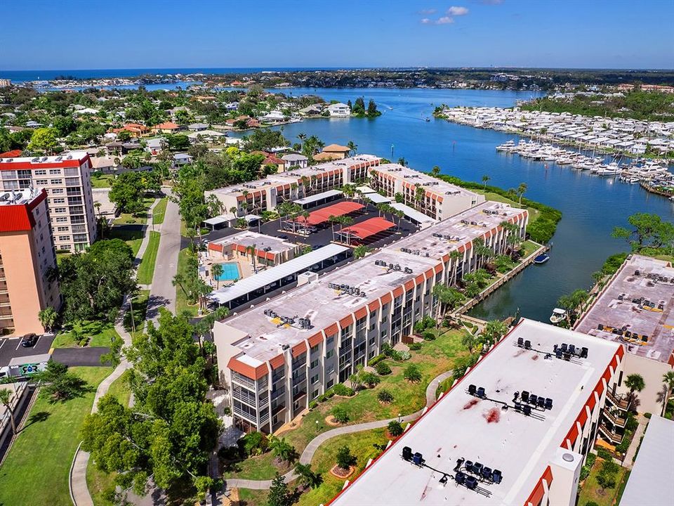 For Sale: $374,900 (2 beds, 2 baths, 1013 Square Feet)