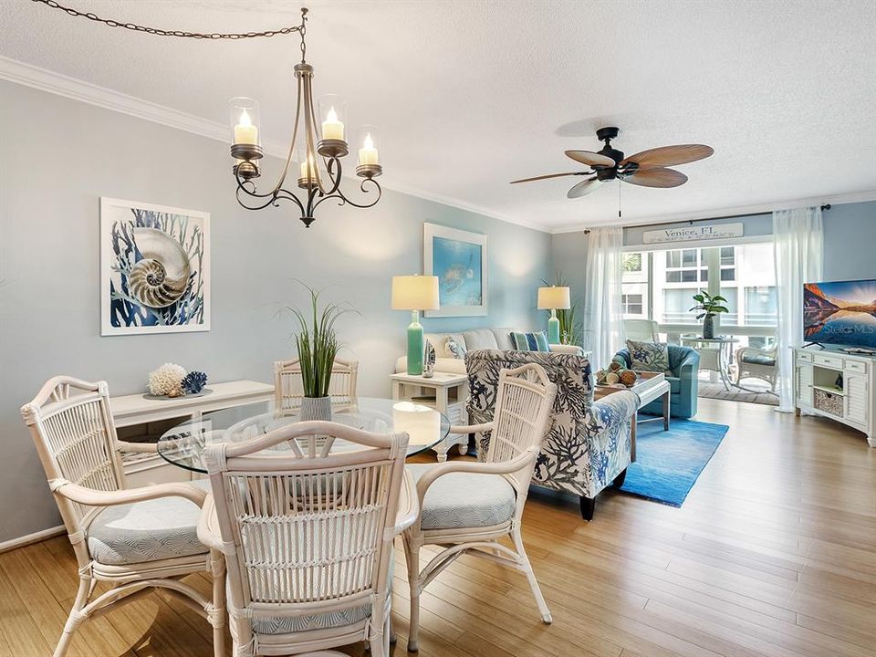 For Sale: $374,900 (2 beds, 2 baths, 1013 Square Feet)