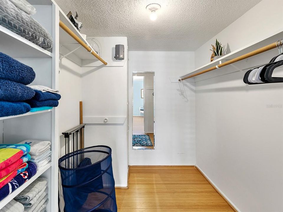 For Sale: $374,900 (2 beds, 2 baths, 1013 Square Feet)