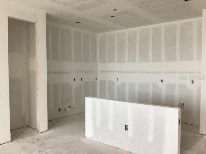 Activo con contrato: $399,990 (3 camas, 2 baños, 1654 Pies cuadrados)