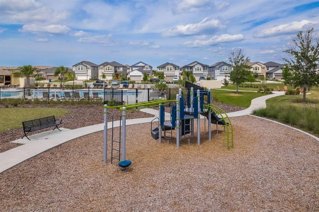 Active With Contract: $550,000 (4 beds, 2 baths, 2775 Square Feet)