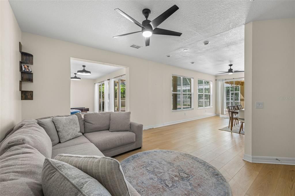 En Venta: $950,000 (4 camas, 3 baños, 3792 Pies cuadrados)