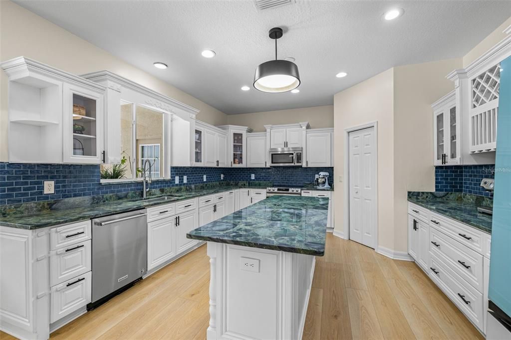 En Venta: $950,000 (4 camas, 3 baños, 3792 Pies cuadrados)