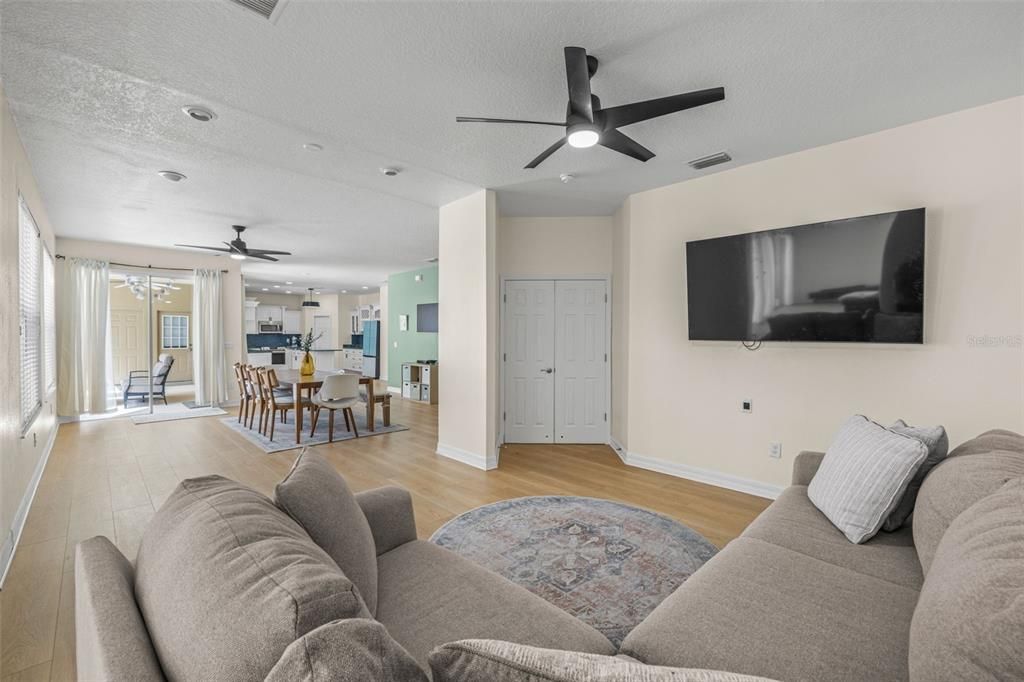 En Venta: $950,000 (4 camas, 3 baños, 3792 Pies cuadrados)