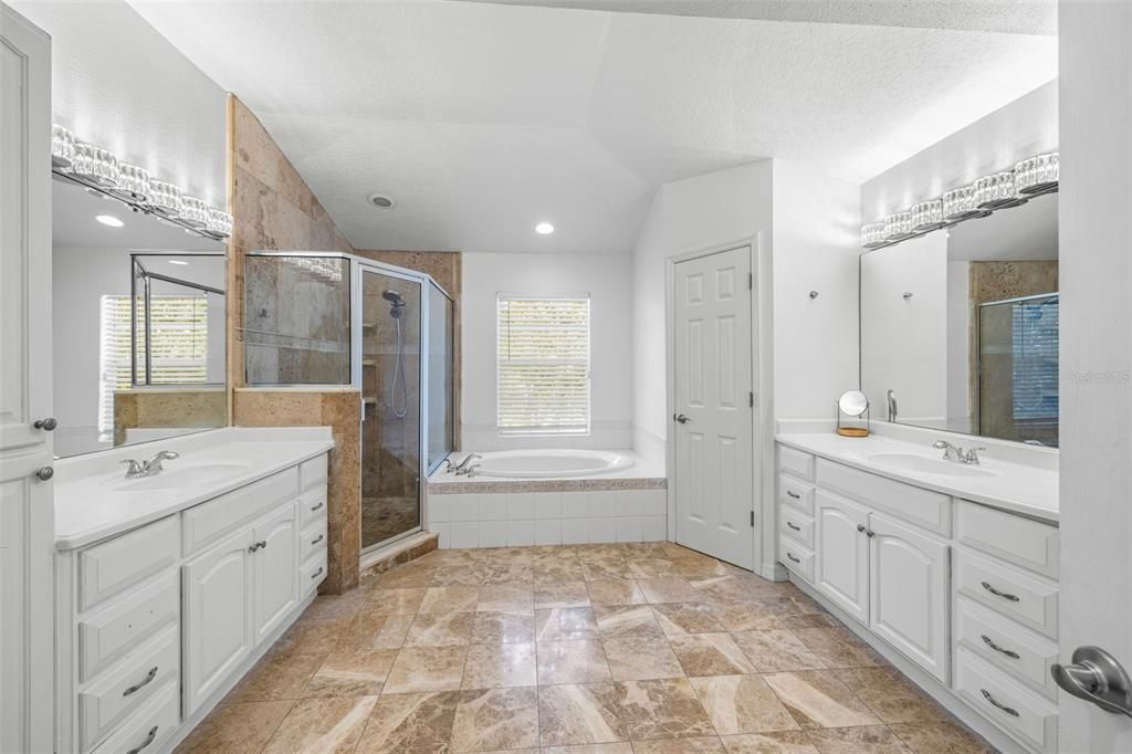 En Venta: $950,000 (4 camas, 3 baños, 3792 Pies cuadrados)