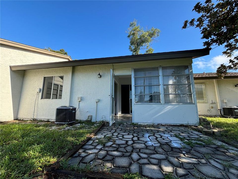 For Rent: $1,750 (2 beds, 2 baths, 1030 Square Feet)