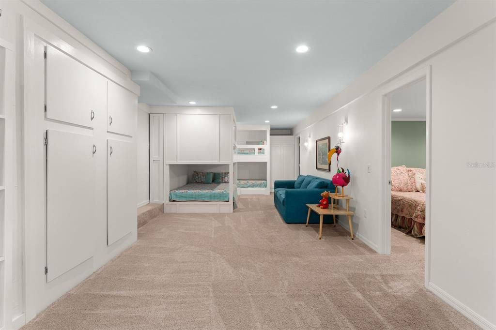 待售: $1,050,000 (4 贝兹, 3 浴室, 4019 平方英尺)