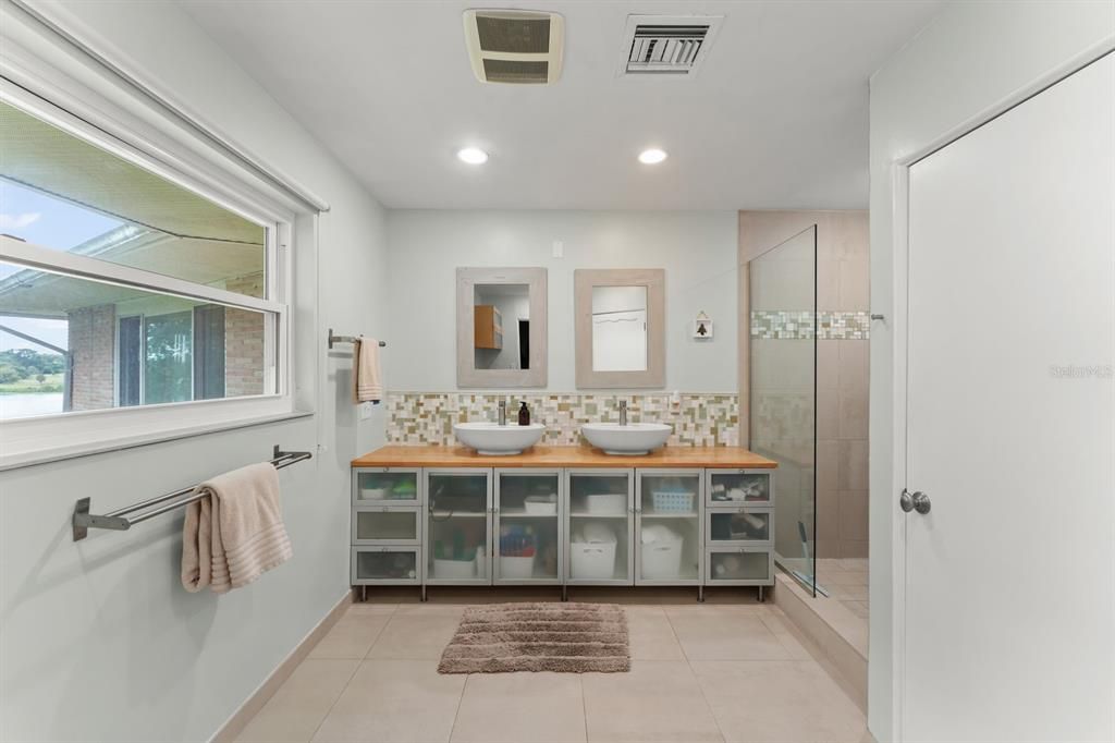 待售: $1,050,000 (4 贝兹, 3 浴室, 4019 平方英尺)