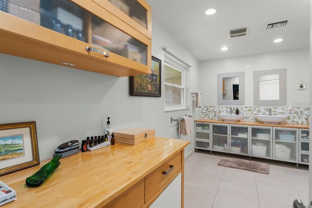 待售: $1,050,000 (4 贝兹, 3 浴室, 4019 平方英尺)