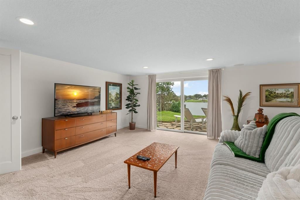 待售: $1,050,000 (4 贝兹, 3 浴室, 4019 平方英尺)