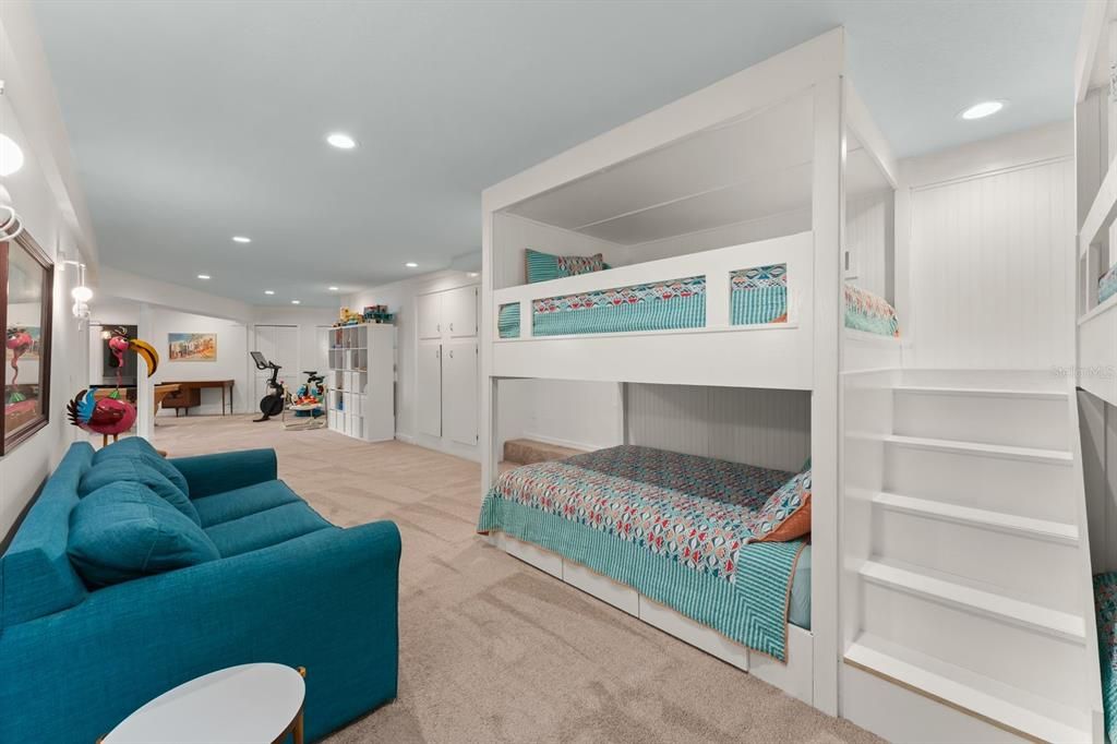 待售: $1,050,000 (4 贝兹, 3 浴室, 4019 平方英尺)