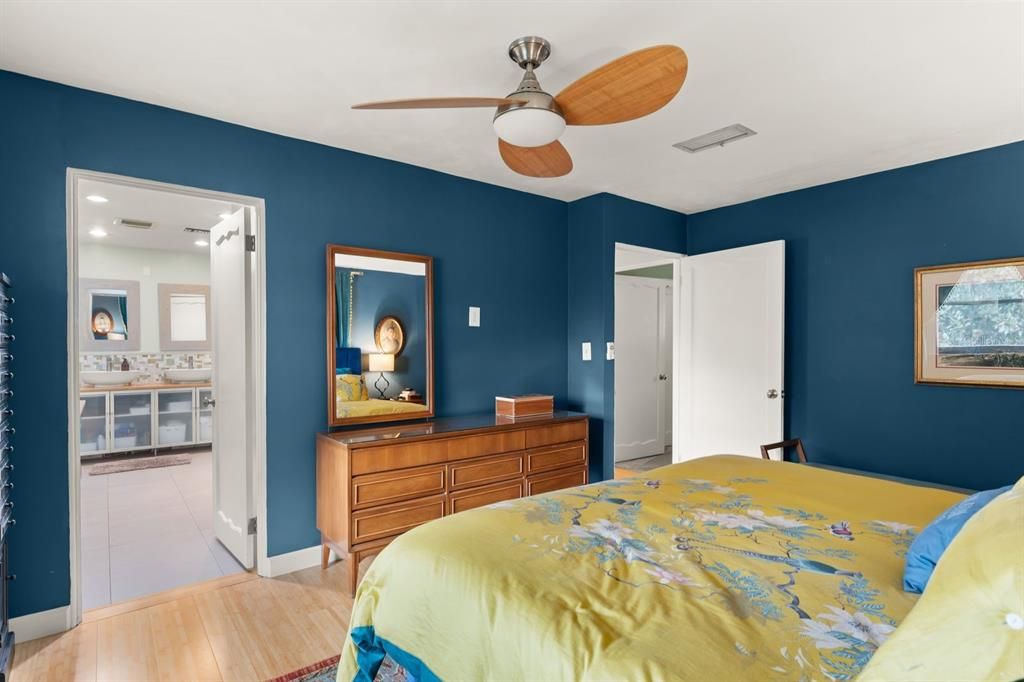 待售: $1,050,000 (4 贝兹, 3 浴室, 4019 平方英尺)