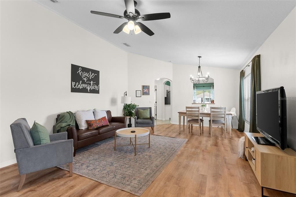 For Sale: $435,000 (4 beds, 2 baths, 1502 Square Feet)