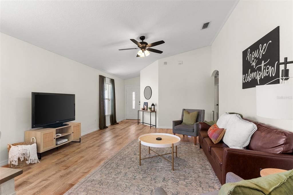 For Sale: $435,000 (4 beds, 2 baths, 1502 Square Feet)