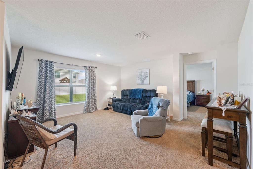 For Sale: $329,900 (4 beds, 2 baths, 1812 Square Feet)