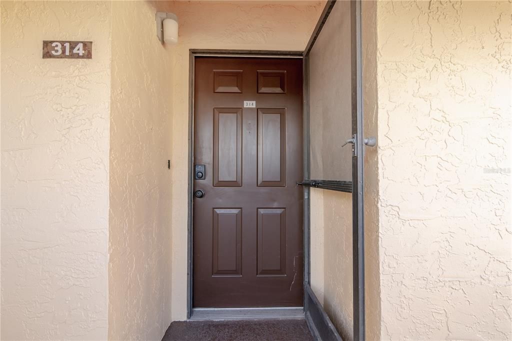 For Sale: $164,900 (2 beds, 2 baths, 1044 Square Feet)