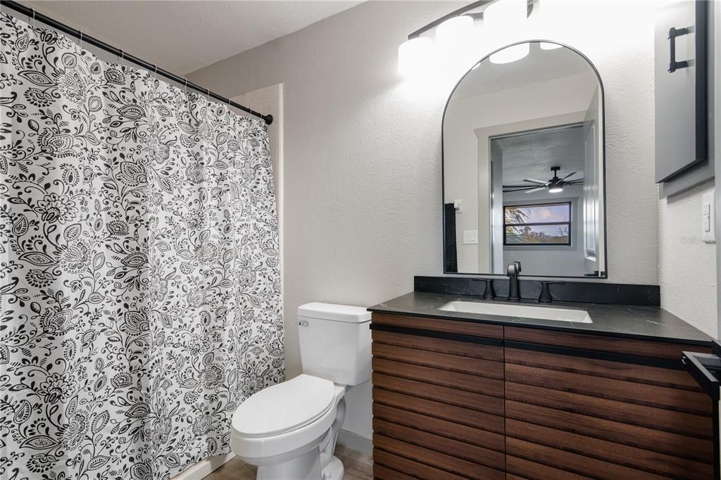 For Sale: $164,900 (2 beds, 2 baths, 1044 Square Feet)