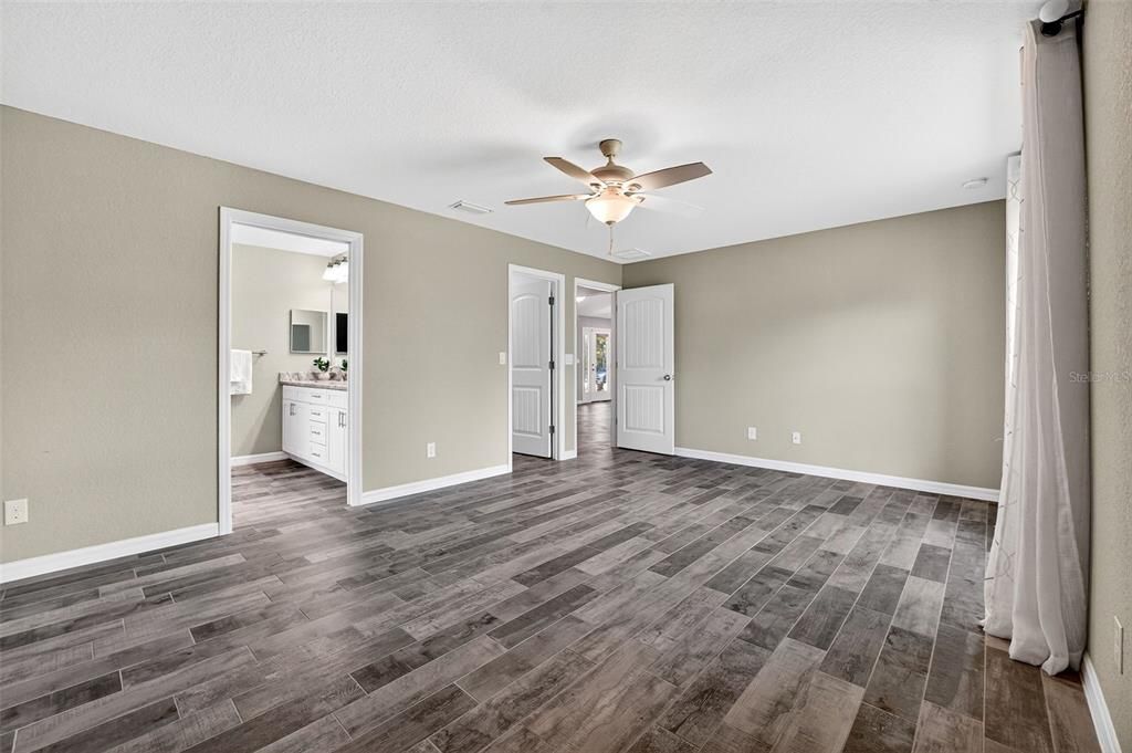 合同活跃: $320,000 (3 贝兹, 2 浴室, 1640 平方英尺)