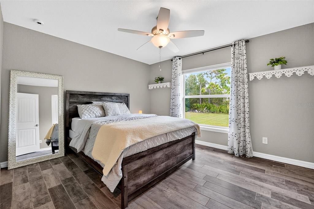 合同活跃: $320,000 (3 贝兹, 2 浴室, 1640 平方英尺)