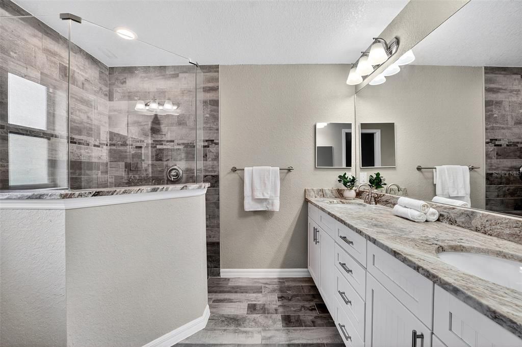 合同活跃: $320,000 (3 贝兹, 2 浴室, 1640 平方英尺)