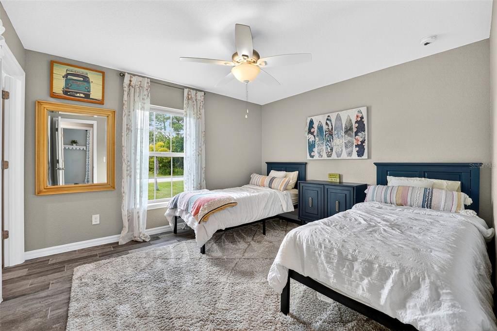 合同活跃: $320,000 (3 贝兹, 2 浴室, 1640 平方英尺)