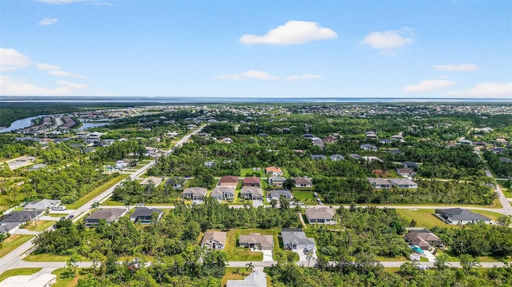 合同活跃: $320,000 (3 贝兹, 2 浴室, 1640 平方英尺)