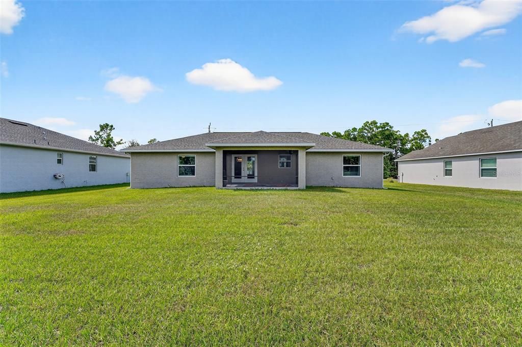 合同活跃: $320,000 (3 贝兹, 2 浴室, 1640 平方英尺)