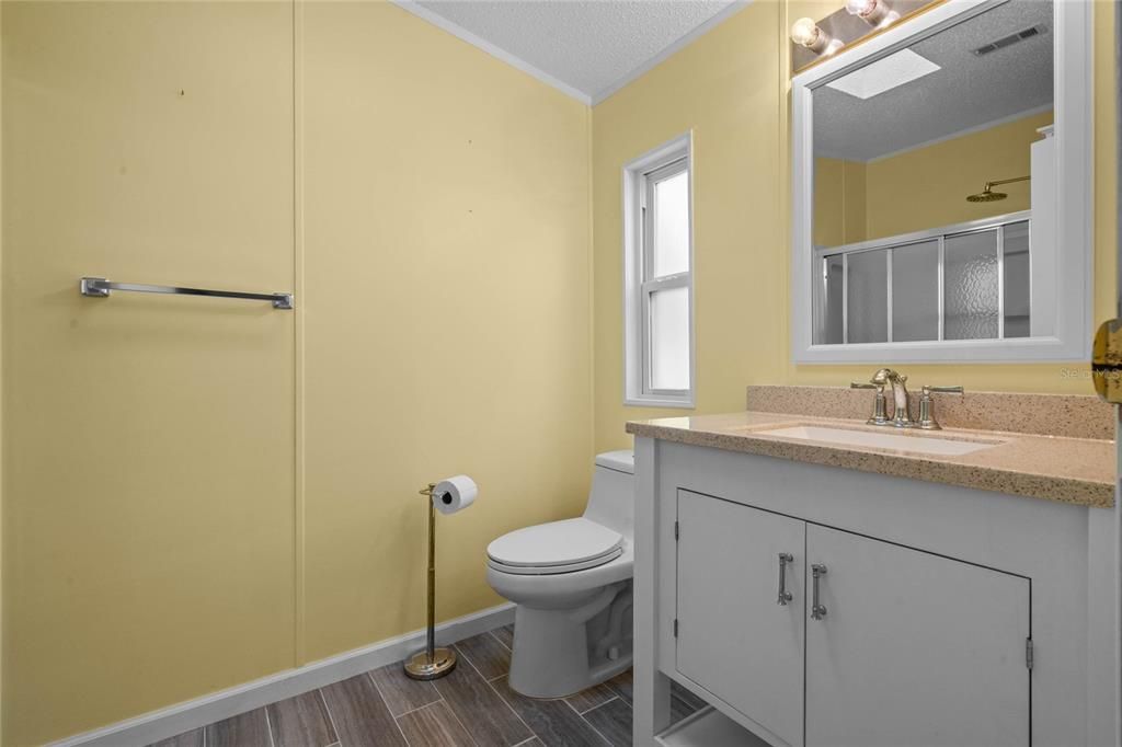 待售: $195,000 (2 贝兹, 2 浴室, 1232 平方英尺)