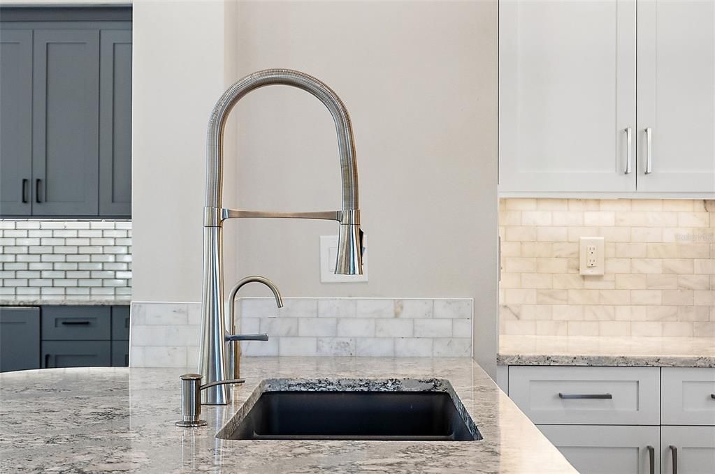 For Sale: $2,795,000 (3 beds, 2 baths, 2500 Square Feet)