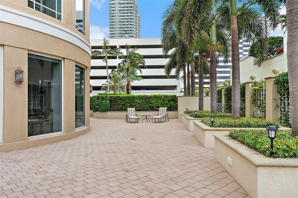 For Sale: $2,795,000 (3 beds, 2 baths, 2500 Square Feet)