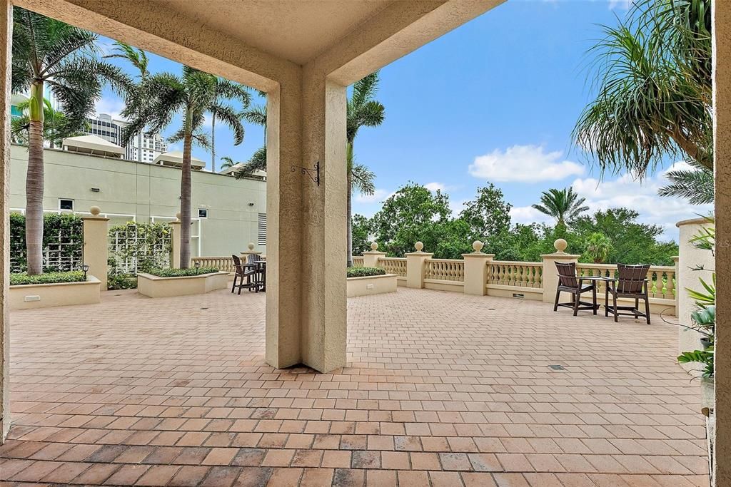 For Sale: $2,795,000 (3 beds, 2 baths, 2500 Square Feet)