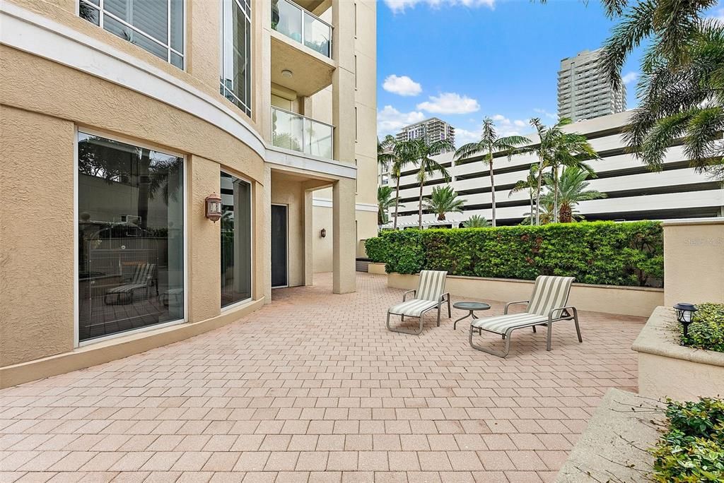 For Sale: $2,795,000 (3 beds, 2 baths, 2500 Square Feet)