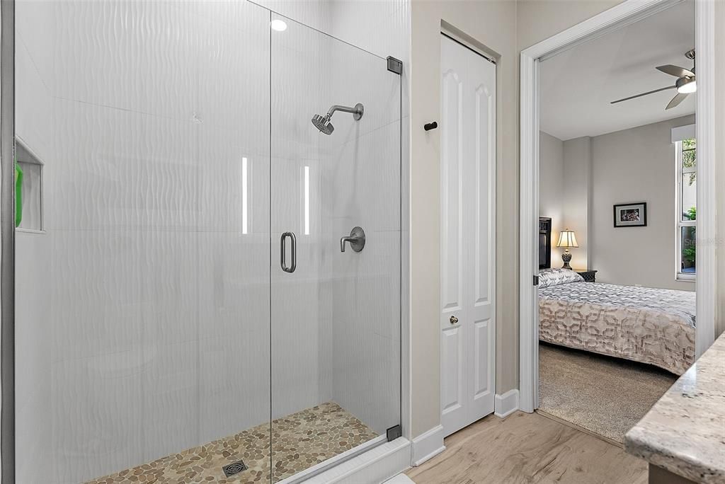 For Sale: $2,795,000 (3 beds, 2 baths, 2500 Square Feet)