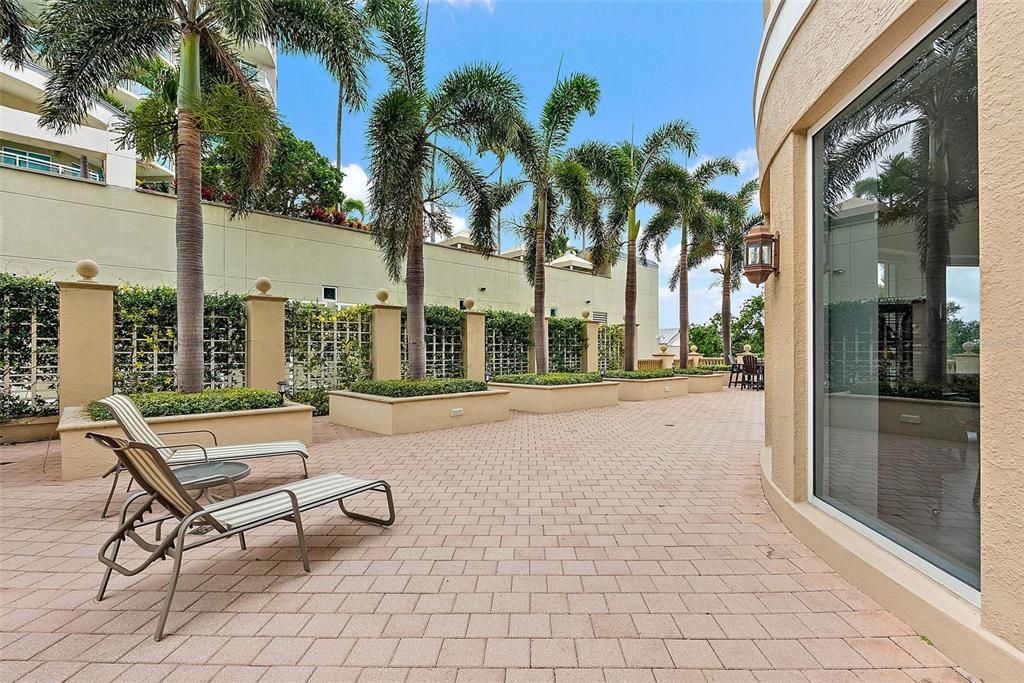 For Sale: $2,795,000 (3 beds, 2 baths, 2500 Square Feet)