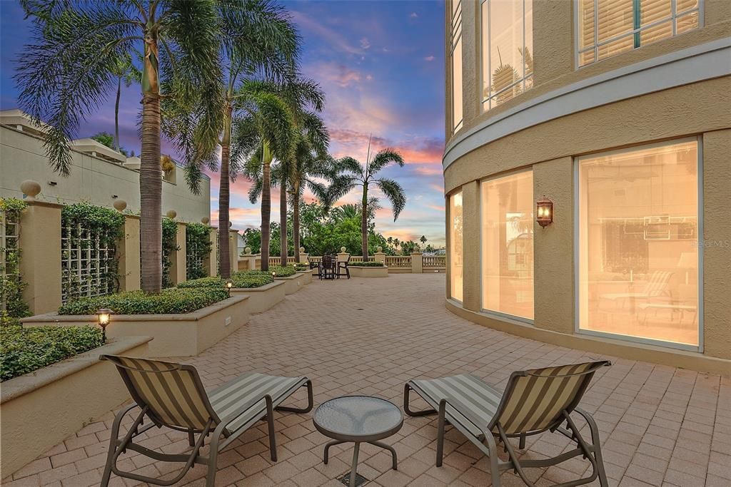 For Sale: $2,795,000 (3 beds, 2 baths, 2500 Square Feet)