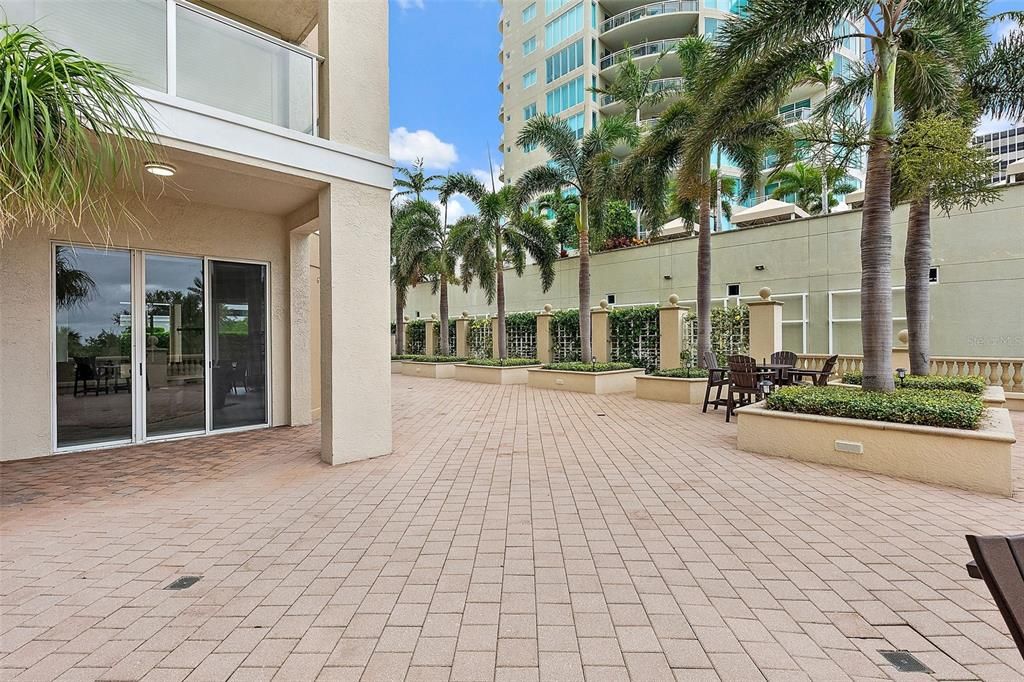 For Sale: $2,795,000 (3 beds, 2 baths, 2500 Square Feet)