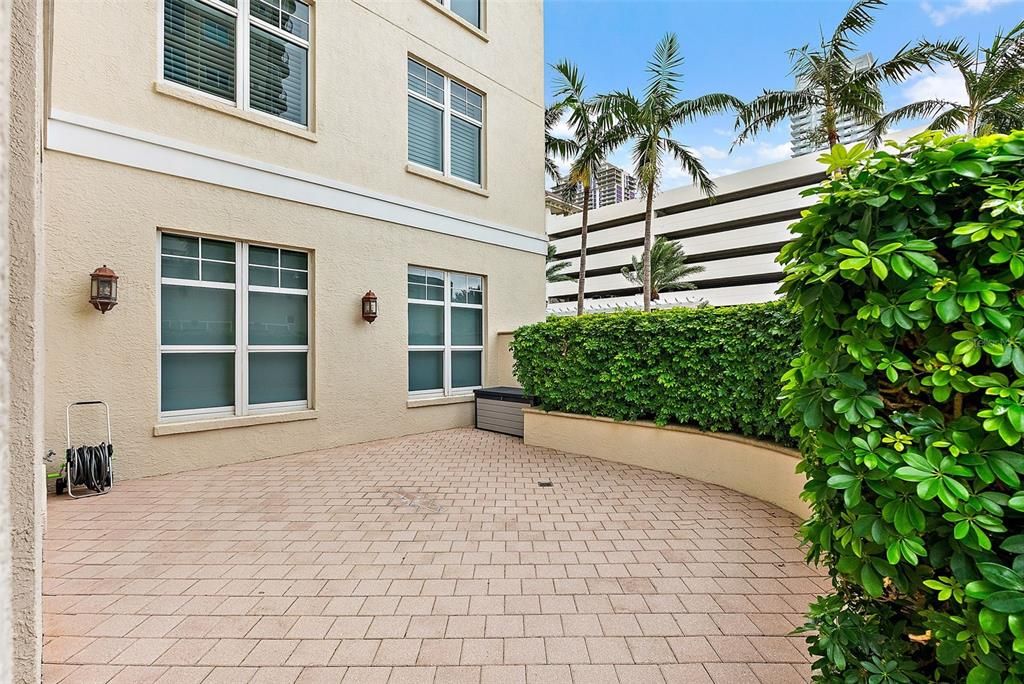 For Sale: $2,795,000 (3 beds, 2 baths, 2500 Square Feet)